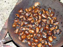 Castagne e fogliage per l'autunno in Piemonte